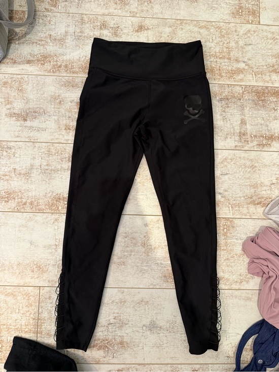 soulcycle Pants - soulcycle Black High-Waist Leggings with Skull Detail